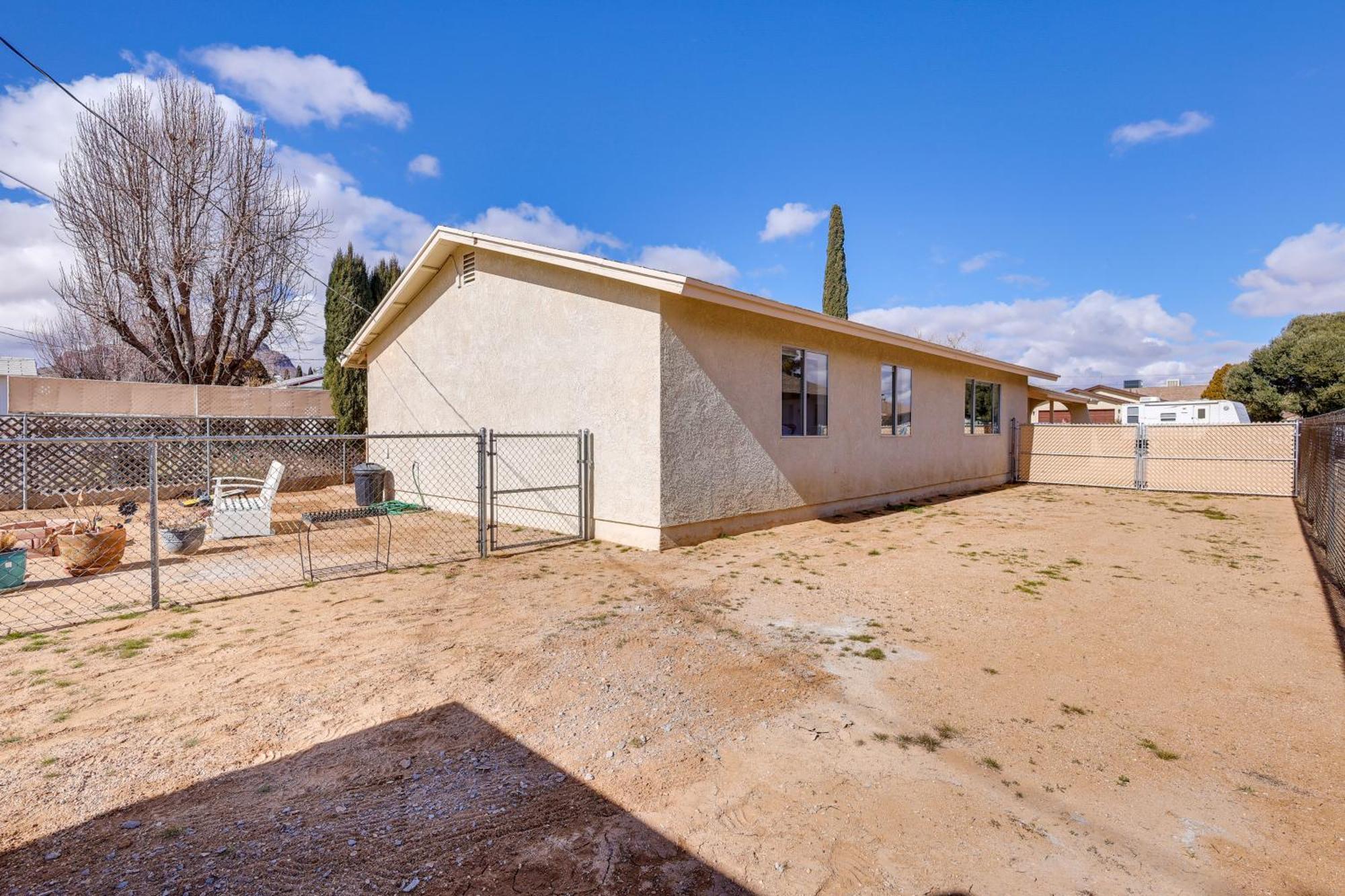 Kingman Vacation Rental With Yard And Fire Pit Exterior foto