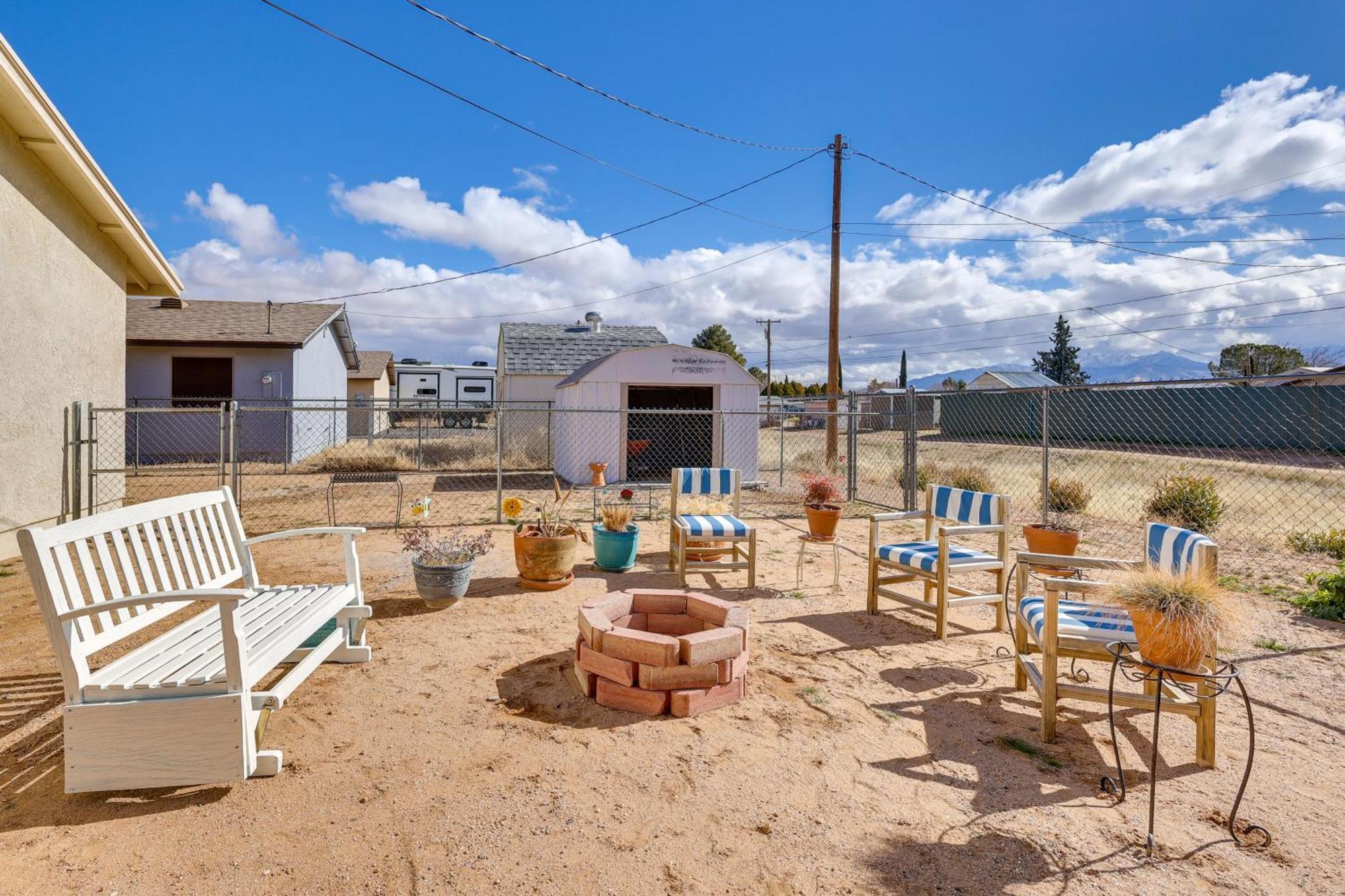 Kingman Vacation Rental With Yard And Fire Pit Exterior foto