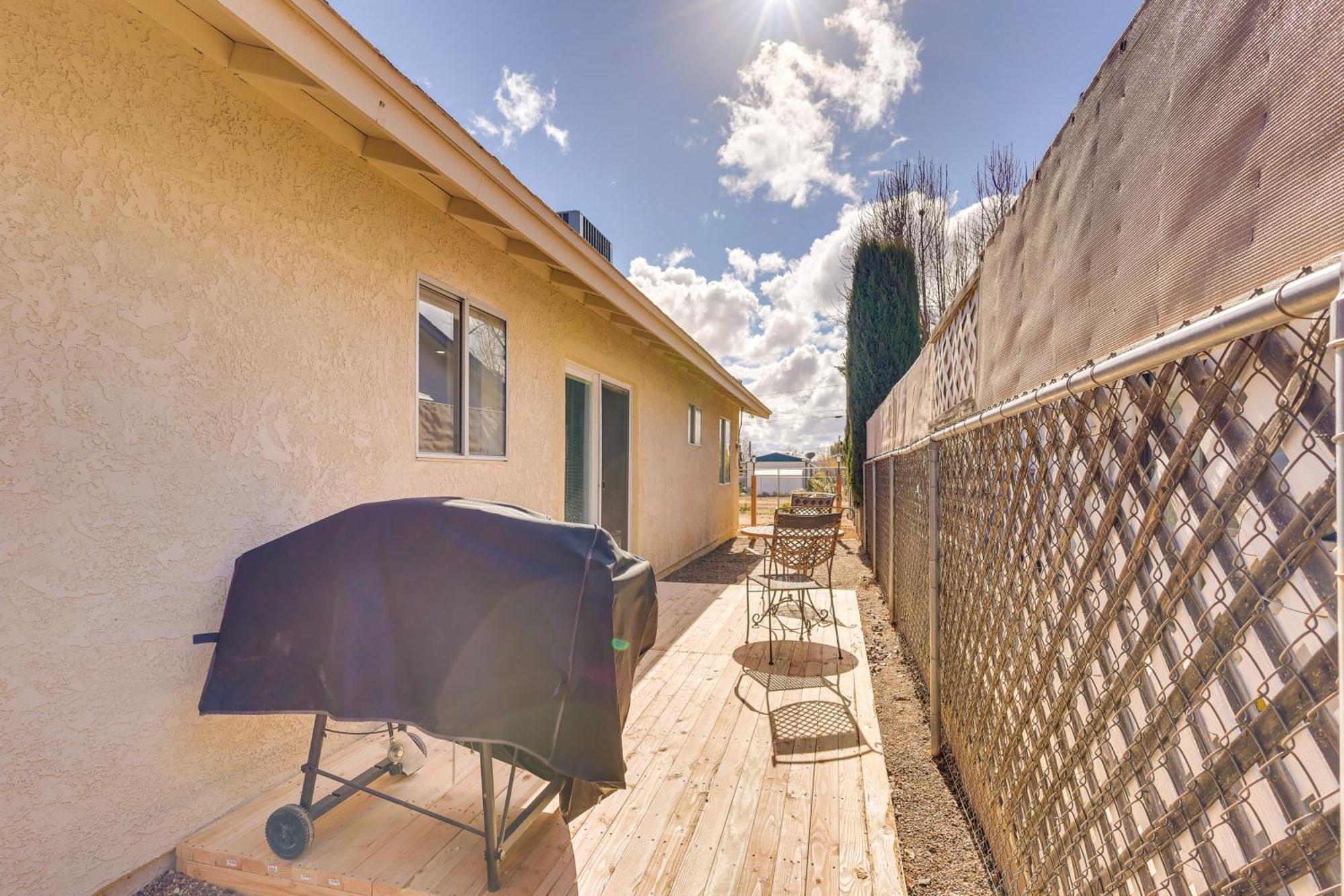 Kingman Vacation Rental With Yard And Fire Pit Exterior foto