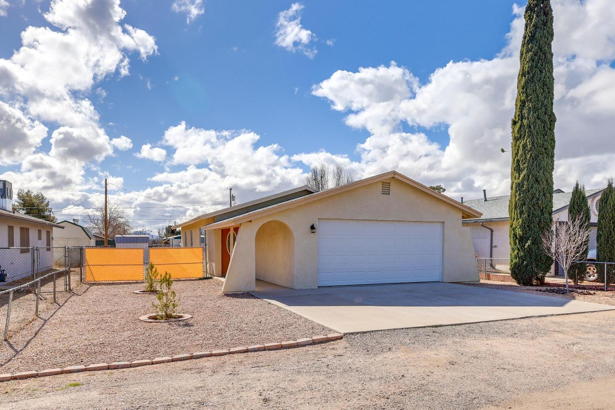 Kingman Vacation Rental With Yard And Fire Pit Exterior foto